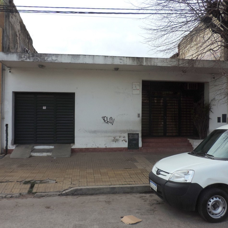 LOCAL SOBRE AVENIDA