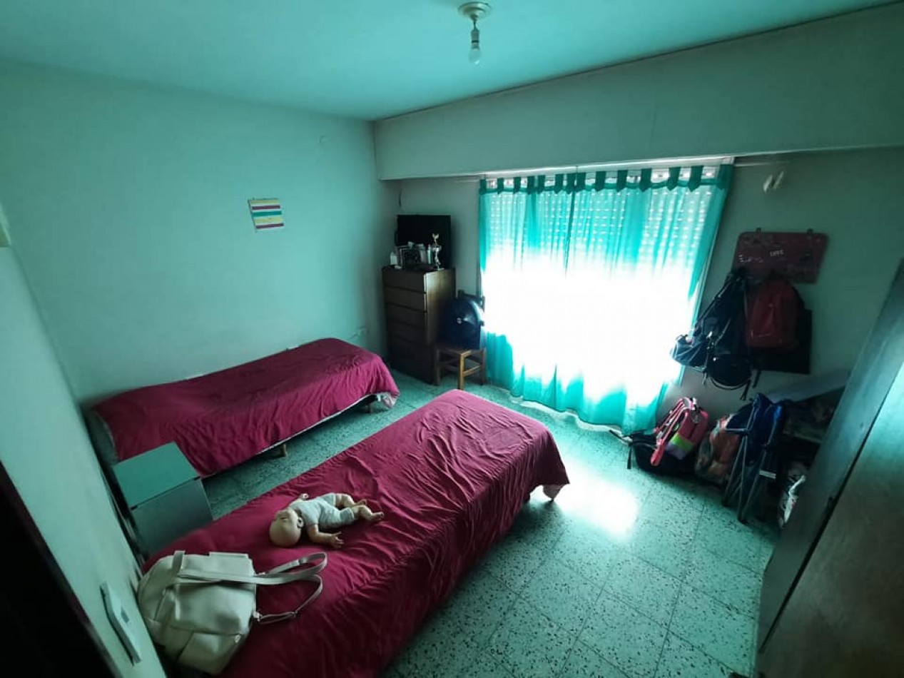 CASA SOBRE AVENIDA