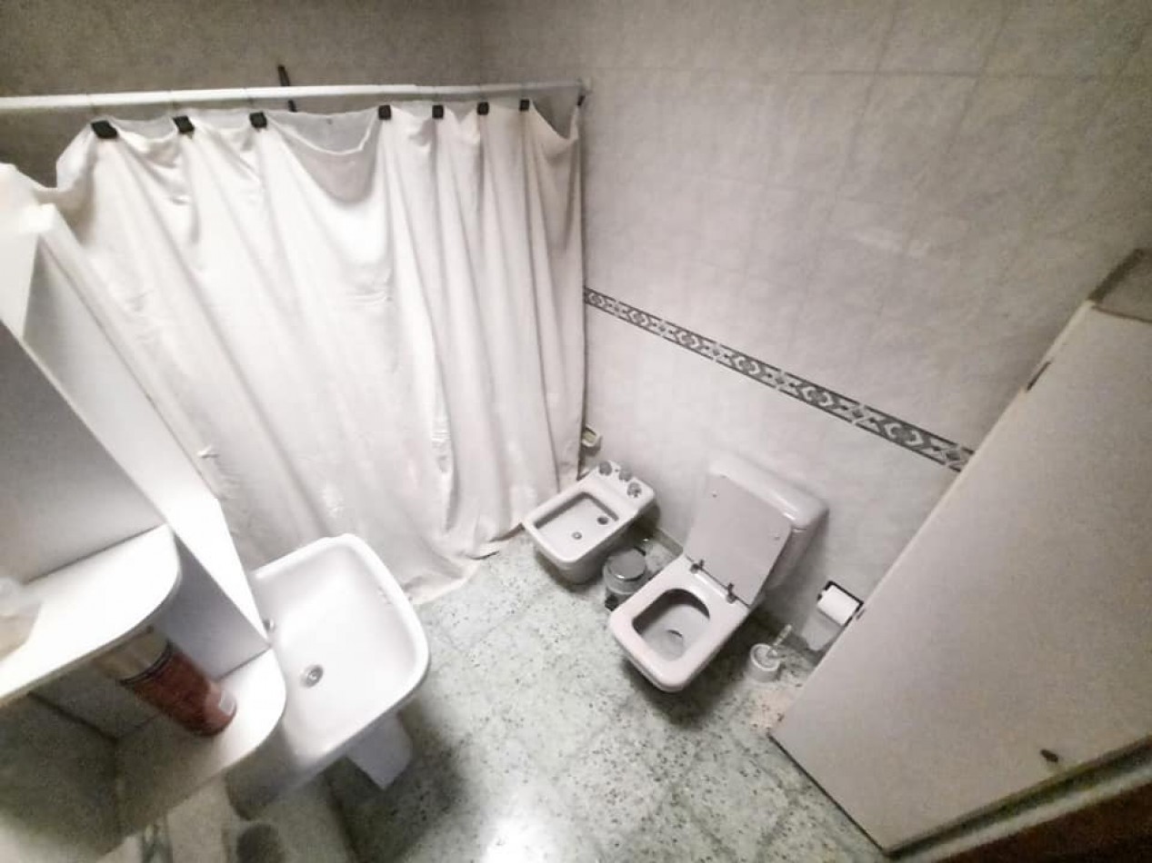 CASA SOBRE AVENIDA