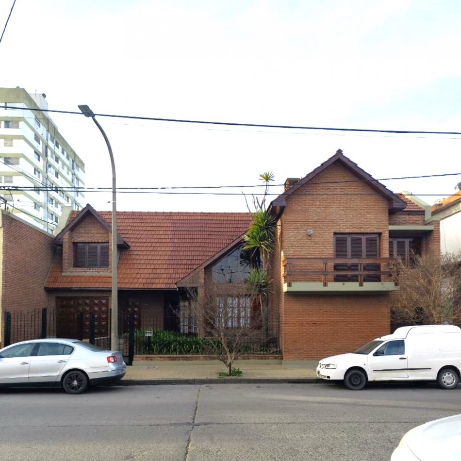 EXCELENTE CHALET EN MICROCENTRO
