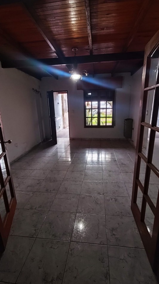 ALQUILA CASA 2 DORMITORIOS