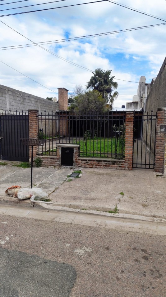 ALQUILA CASA 2 DORMITORIOS