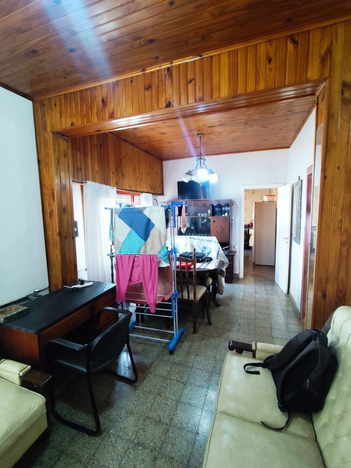 CASA EN BARRIO LUJAN