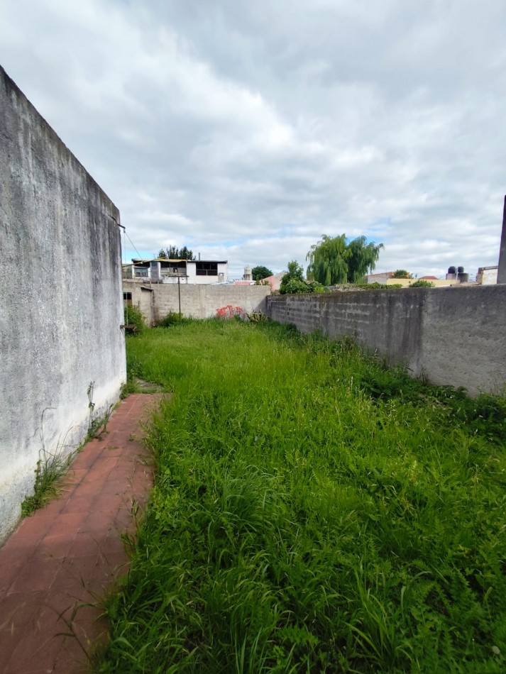 CASA EN BARRIO LUJAN