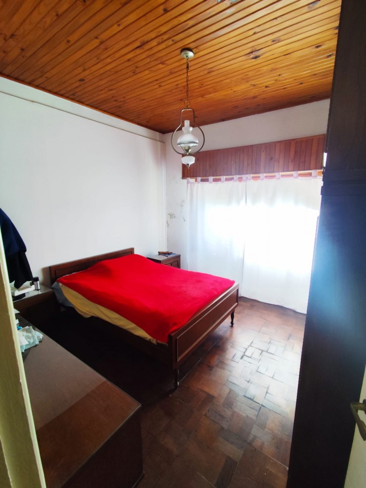 CASA EN BARRIO LUJAN