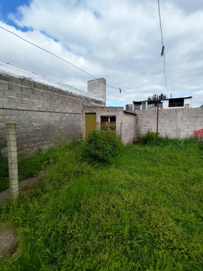 CASA EN BARRIO LUJAN