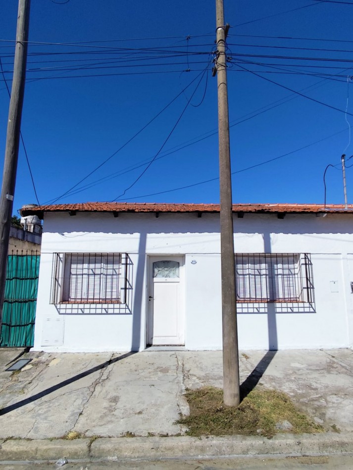 CASA EN BARRIO LUJAN