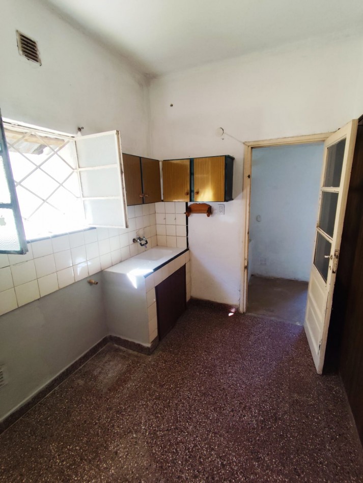 CASA EN BARRIO LUJAN