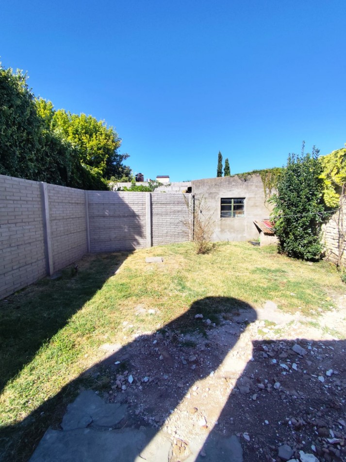 CASA EN BARRIO LUJAN