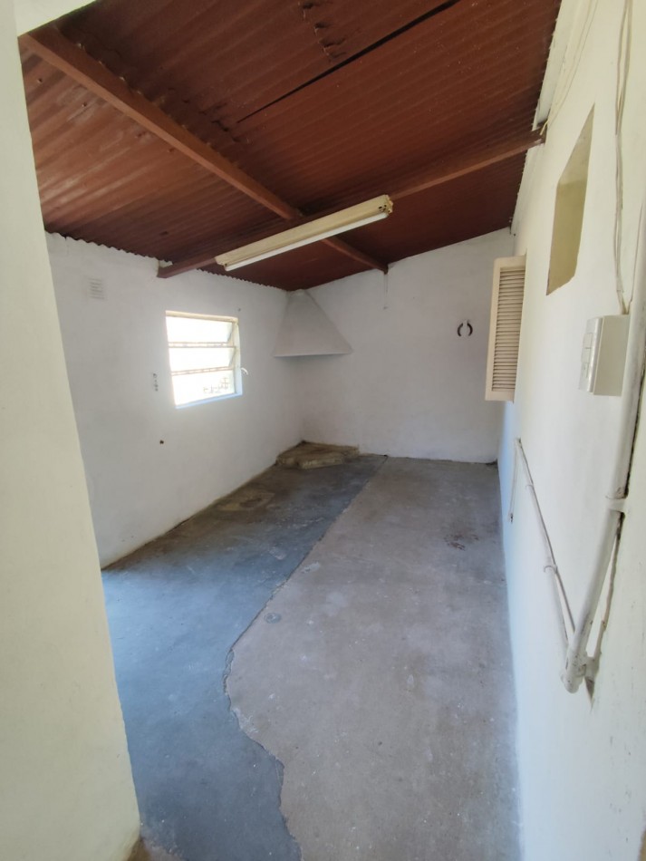 CASA EN BARRIO LUJAN