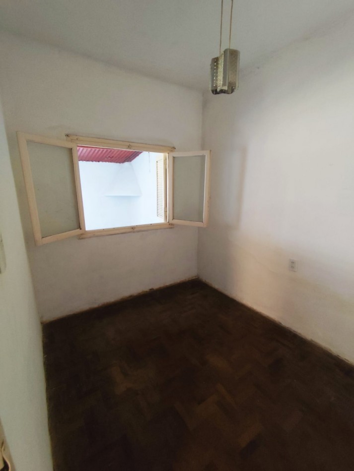 CASA EN BARRIO LUJAN