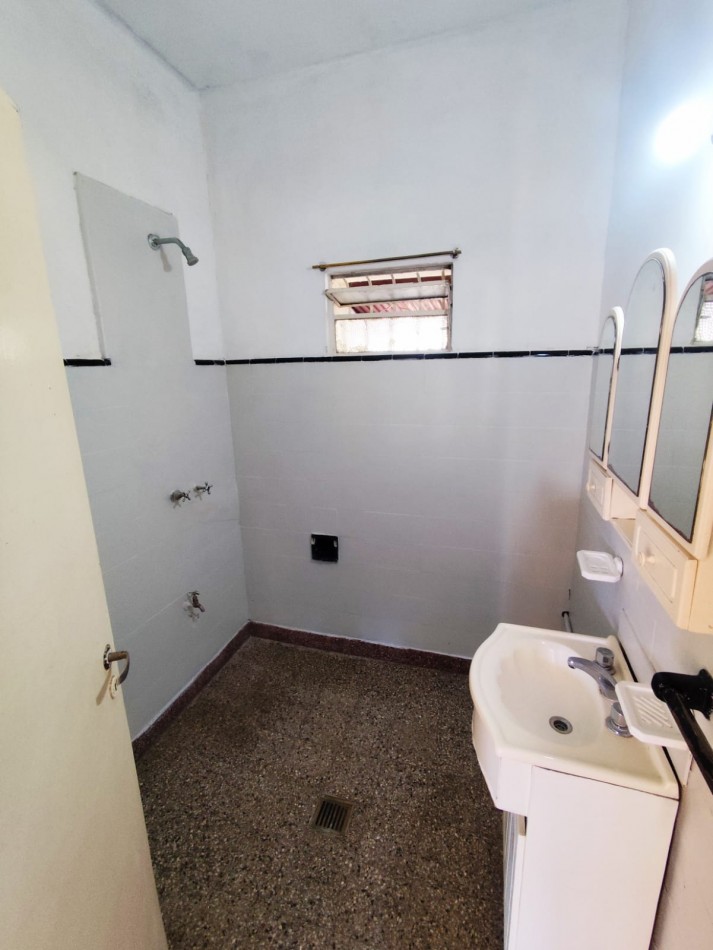 CASA EN BARRIO LUJAN