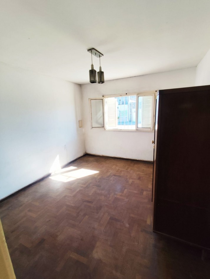 CASA EN BARRIO LUJAN