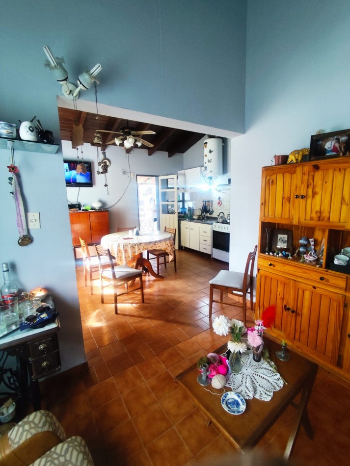 CASA EN B.LOS ROBLES