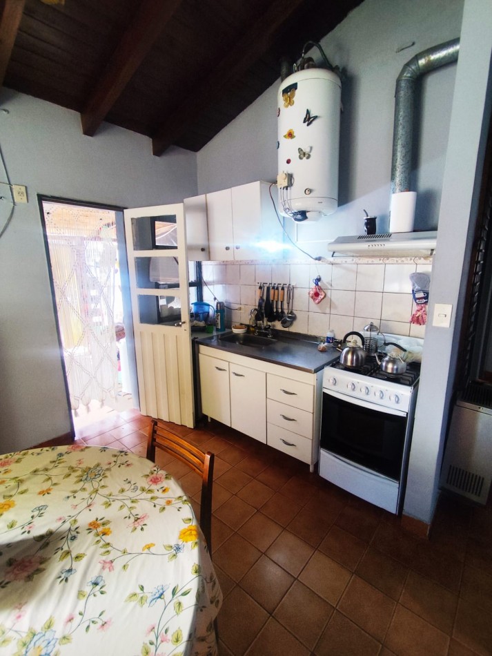 CASA EN B.LOS ROBLES