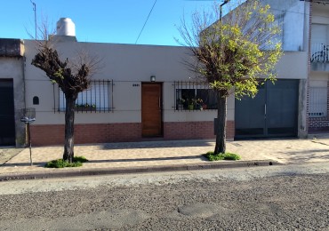 HERMOSA CASA EN BARRIO LUJAN