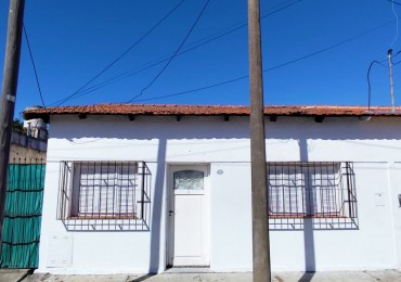 CASA EN BARRIO LUJAN